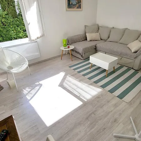 T2 A Six-fours - Terrasse Et Proximite - Securisee - Fr-1-316-232 Six-Fours-les-Plages